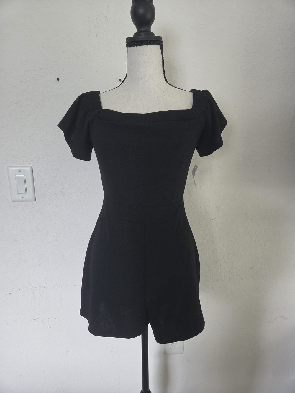 Charlotte Russe Black Square-Neck Puff-Sleeve Romper Womens Small NWT
